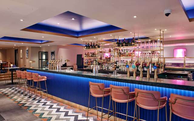 Le Monde Hotel