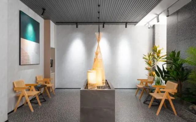 Encounter at the Corner Lodge Hotel (Shantou Chenghai Pumei Flagship Store)