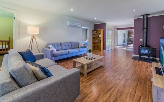 LOCH RETREAT - 550m TO TOWN