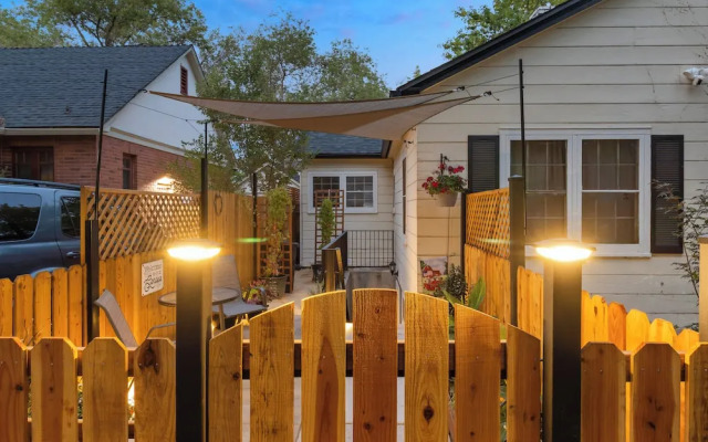 1 Mi to Riverwalk: Downtown Reno Studio w/ Patio!