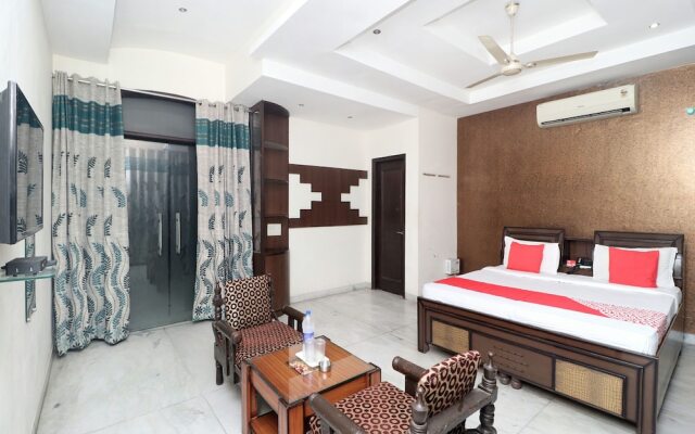 OYO 15728 The Shradha Guest House