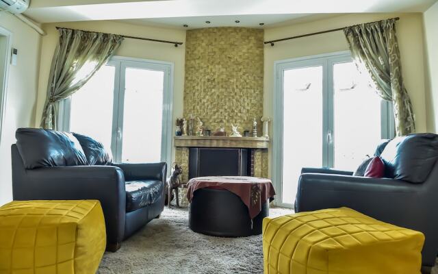 Colorful Apartment with View Acropolis