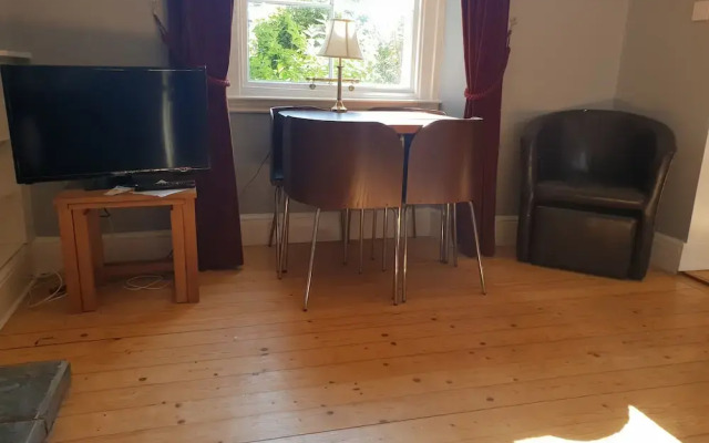1 Bed Colony Apartment Stockbridge