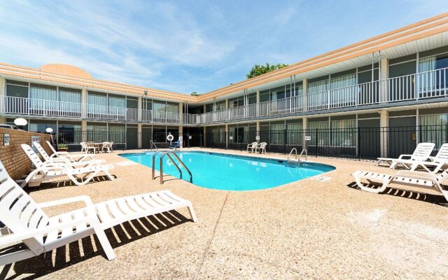 Motel 6 Effingham, IL