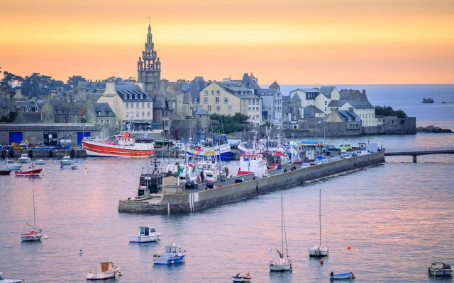 Apartment in Carantec Near Sandy Beaches