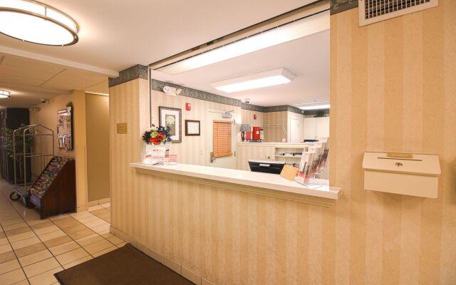 Sonesta Simply Suites  St Louis Earth City