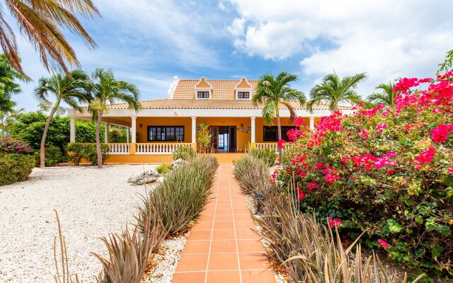 Stunning Caribbean Style Ocean Front Villa