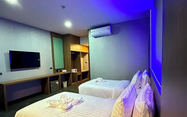 Happy Hotel