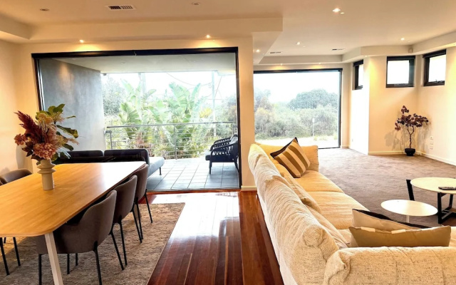 Bayside 4 bed in Sandringham w Spa and Sunset Views