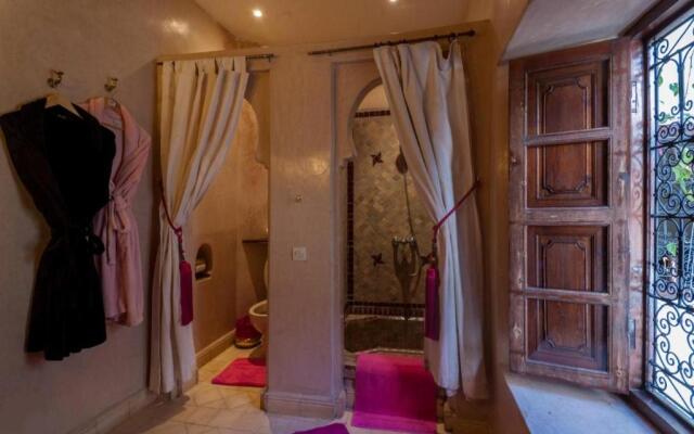 Room in BB - Riad Anabel - Rose Suite