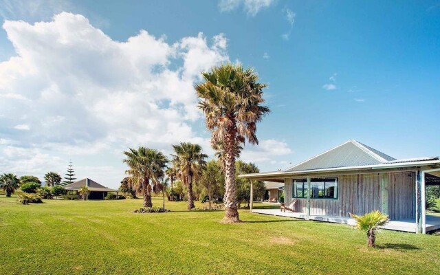 Slipper Island Resorts