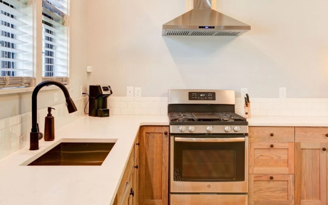 5 Bedroom, East 18th Street