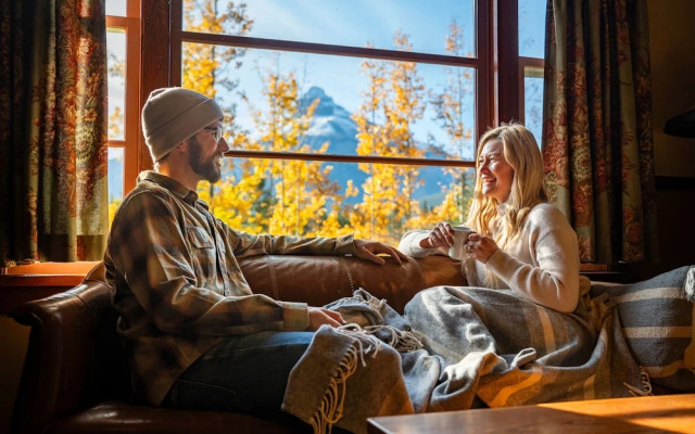 Johnston Canyon Lodge and Bungalows