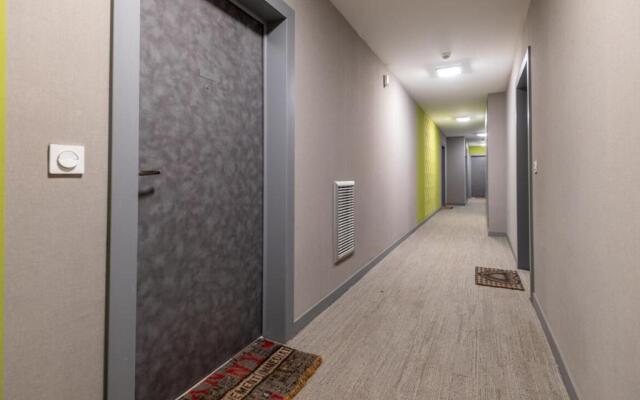 Apartment with balcony near downtown