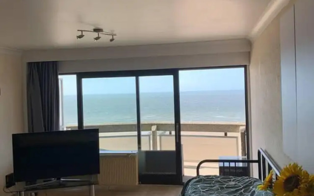Stunning 1-bed Apartment in Oostende Beach-view