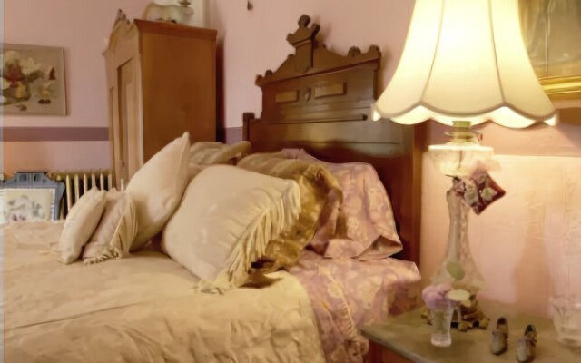 Moondance Inn Bed & Breakfast