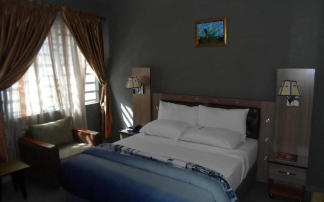 Crownedge Hotel