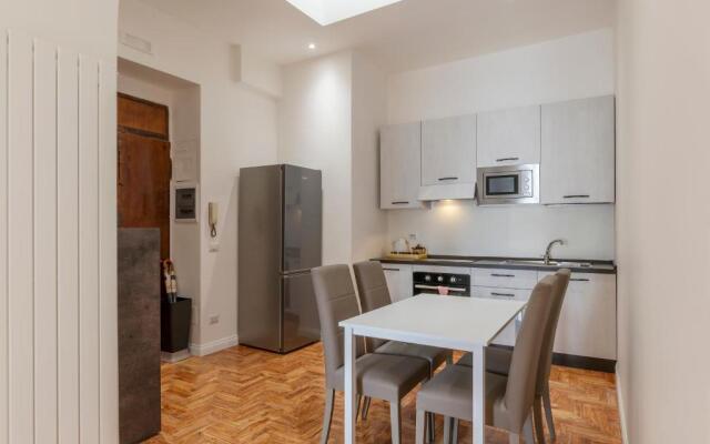 Rione Prati Elegant Apartment With Balcony