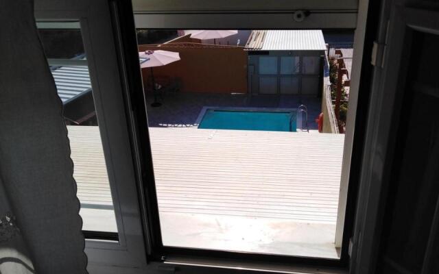 Souvlakis Pool Suites (S.P.S)