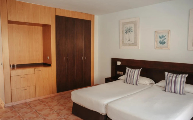LIVVO Lago Taurito Hotel & Aquapark