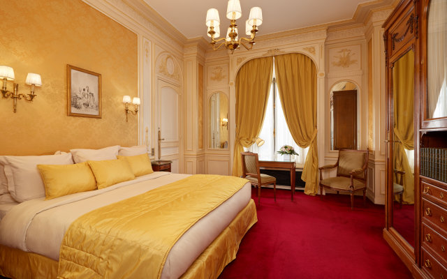 Hotel Raphael