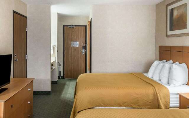 Quality Inn at Collins Road - Cedar Rapids