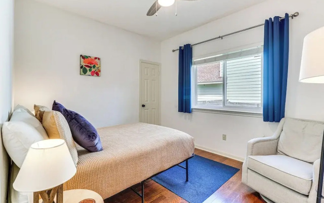 Deck & Greenbelt Access: Lovely Austin Home