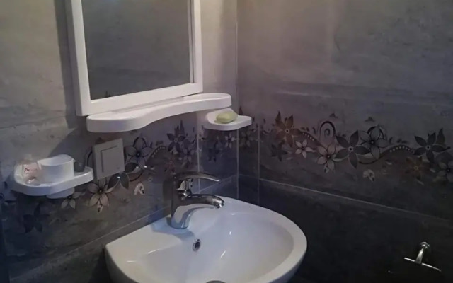 Nikoloz Guesthouse