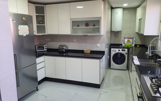 Familiar Luxury Apartment