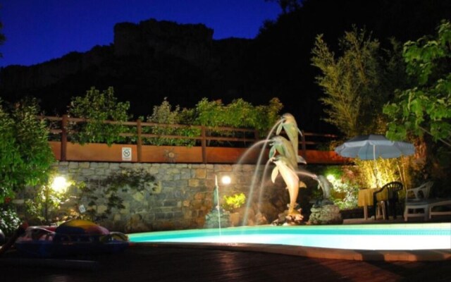 Villa With 4 Bedrooms in Saint-pierre-des-tripiers, With Wonderful Lak