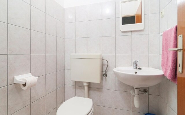 Nice Home in Pisak With Wifi and 3 Bedrooms