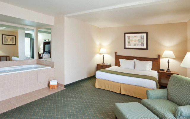 Holiday Inn Express Hocking Hills-Logan