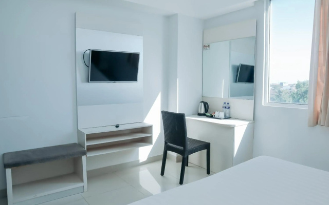 RedDoorz Plus At Grand Sayang Park Hotel Makassar