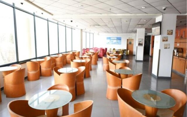 Motel Qingdao Licang Square