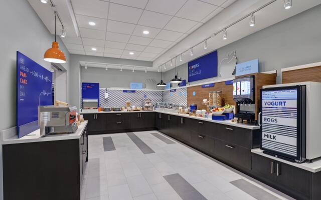 Holiday Inn Express & Suites Collingwood by IHG