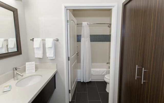 Staybridge Suites Bowling Green by IHG