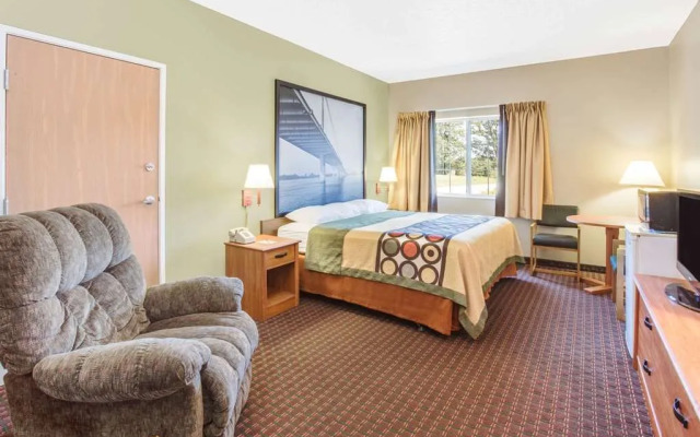 Super 8 Le Claire/Quad Cities