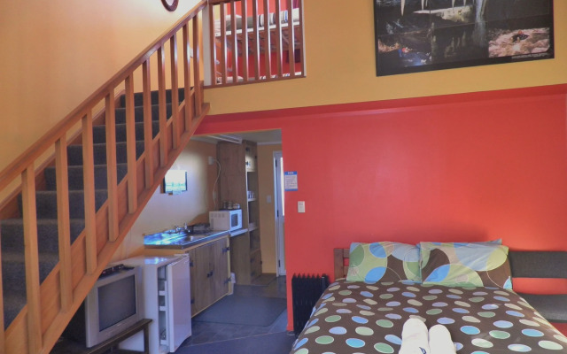 Bazil's Hostel & Surf School