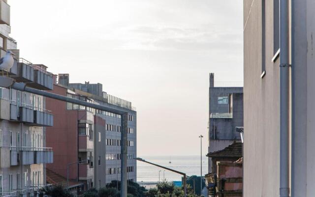 Seaside 1BR Flat w/ AC in Matosinhos by LovelyStay