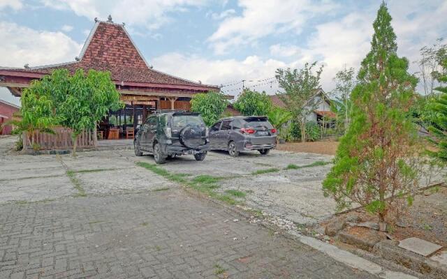 OYO 90354 Ndalem Sabine Syariah