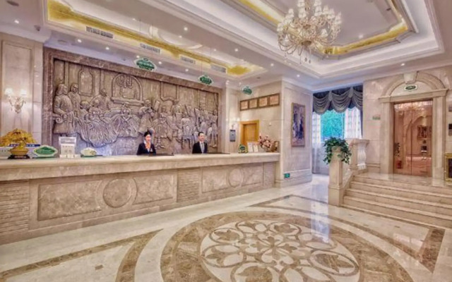 Vienna Hotel（Wuhan University of Technology Nanhu Wenzhi Street Subway Station）