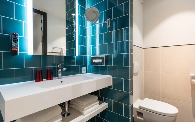 Holiday Inn - the niu, Fender Amsterdam by IHG