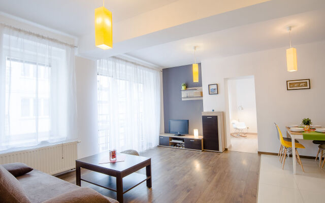 FriendHouse Apartments – Old City