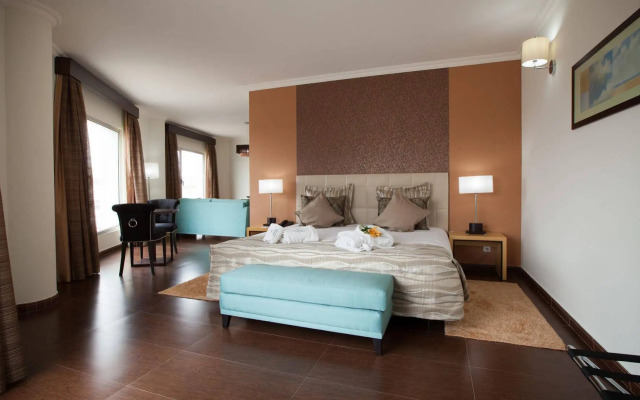 Luna Hotel Zombo