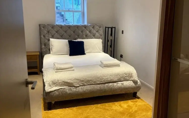 Executive Level Quartermile two Bedroom Apartment - Extremely Central