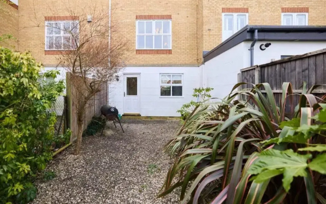 The Guildford Getaway - 3bdr With Garden