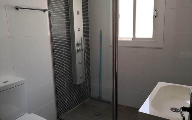 Villa con gran piscina en zona residencial