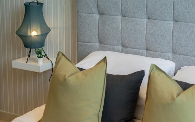 Vibrant 2BR By Burj Khalifa Gym/pool by Belvilla