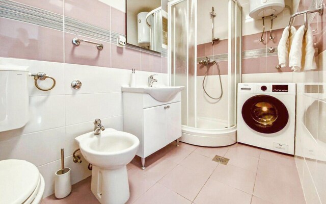 Amazing Home in Pucisca with Hot Tub, WiFi & 3 Bedrooms