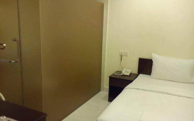 Yb One Hotel